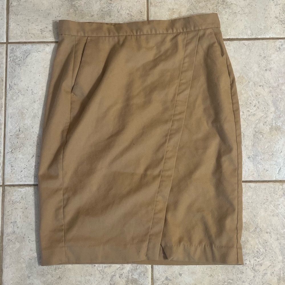 Banana republic tan pencil‎ tulip skirt size 4
